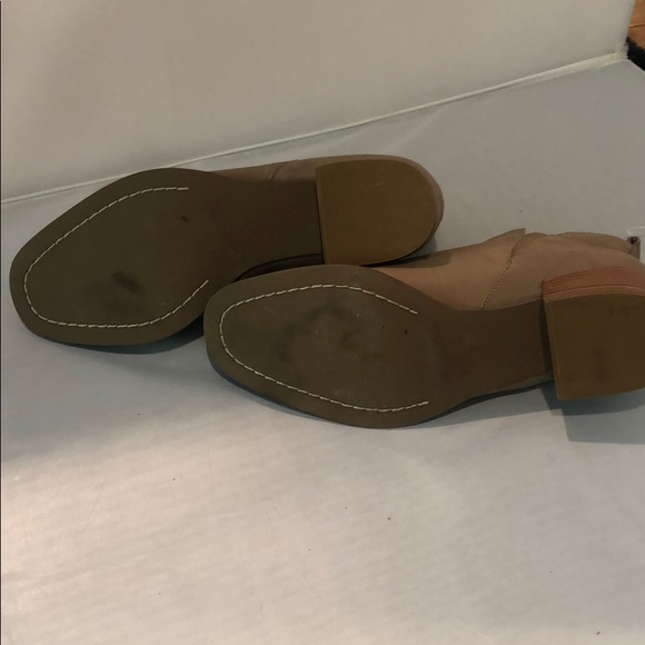 NWOT Anthropologie Seychelle's Tan Chelsea booties - Picture 5 of 8